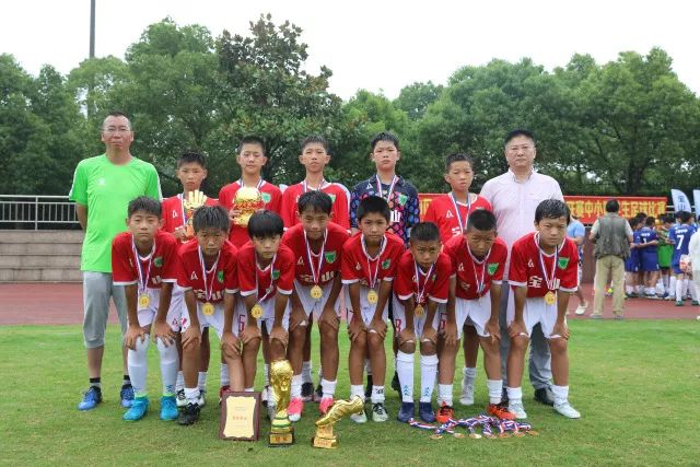 揭幕战中国男足逆转朝鲜队成功开局